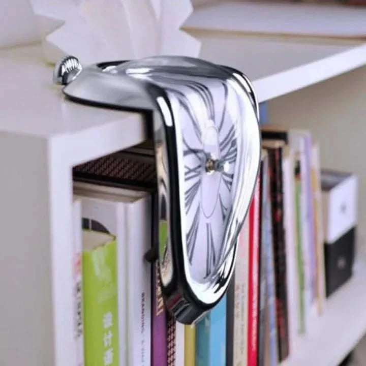 Lisslune | Cali - Surrealistic dripping wall clock