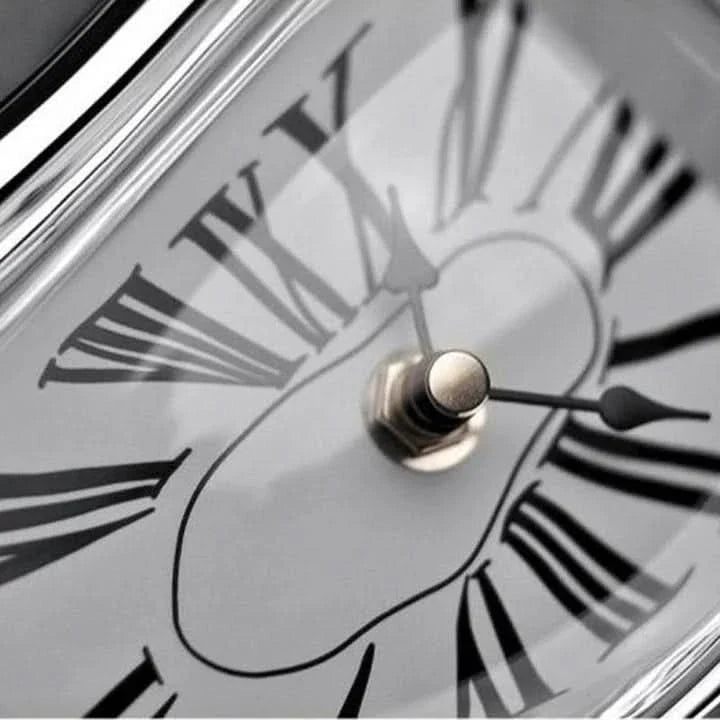 Lisslune | Cali - Surrealistic dripping wall clock