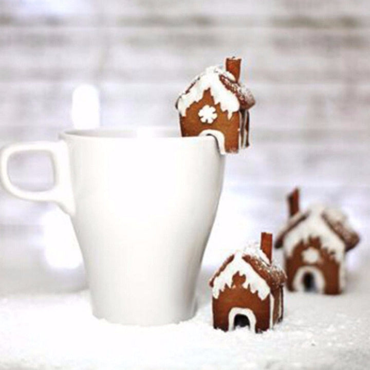 Lisslune | Mini Gingerbread House on Cup Cutter Set