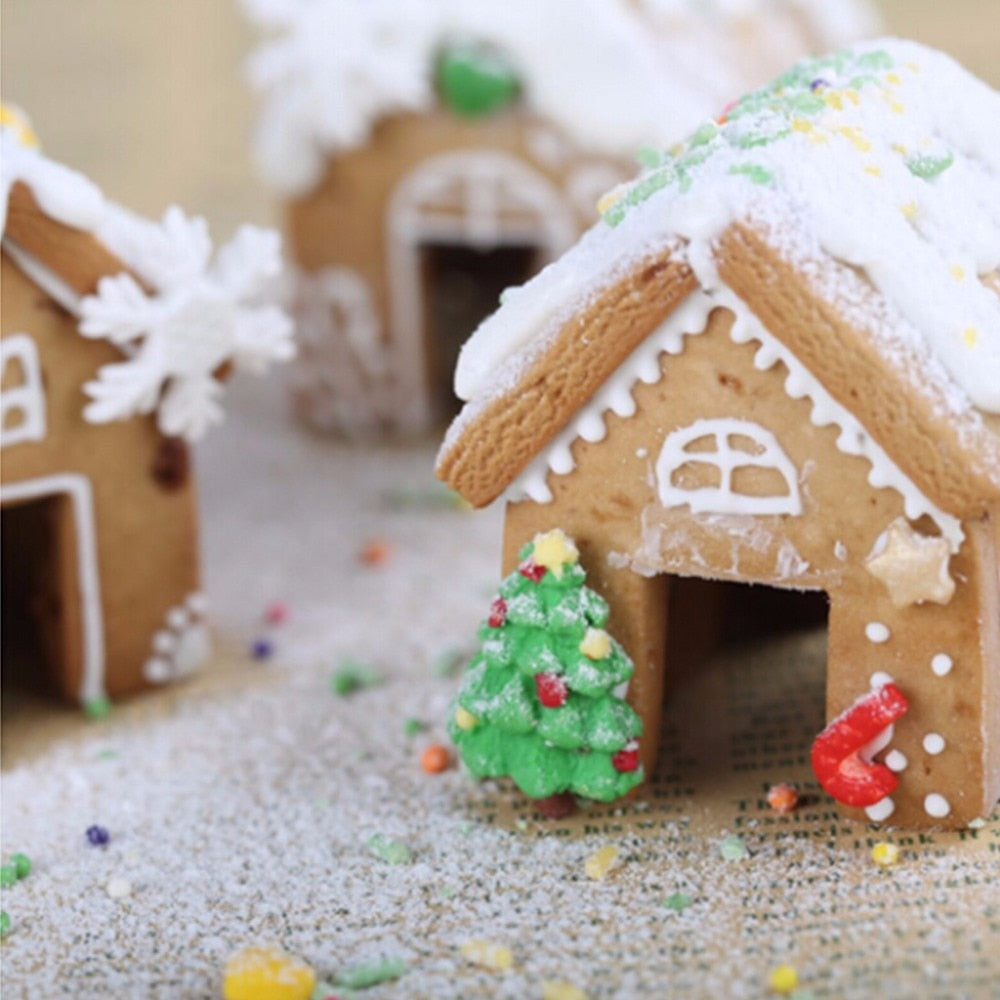 Lisslune | Mini Gingerbread House on Cup Cutter Set