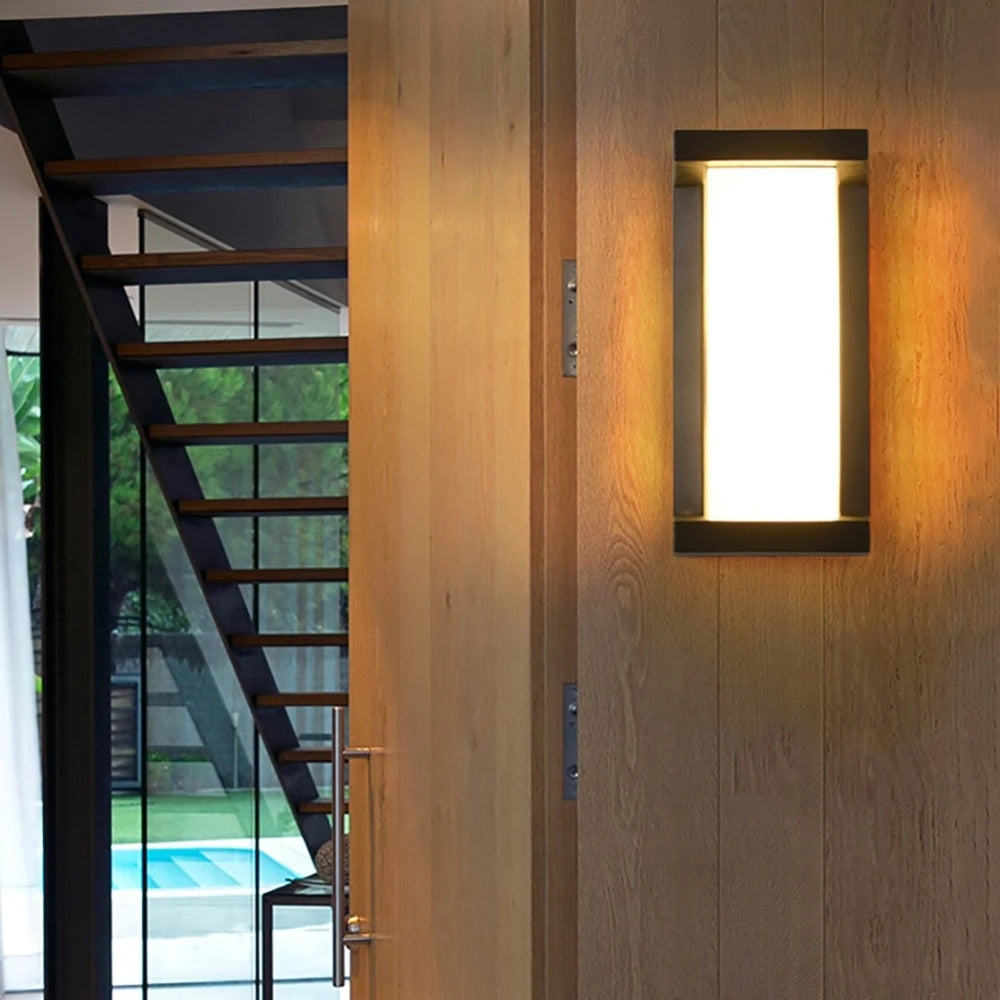 Lisslune | Vertical LED Outdoor Light
