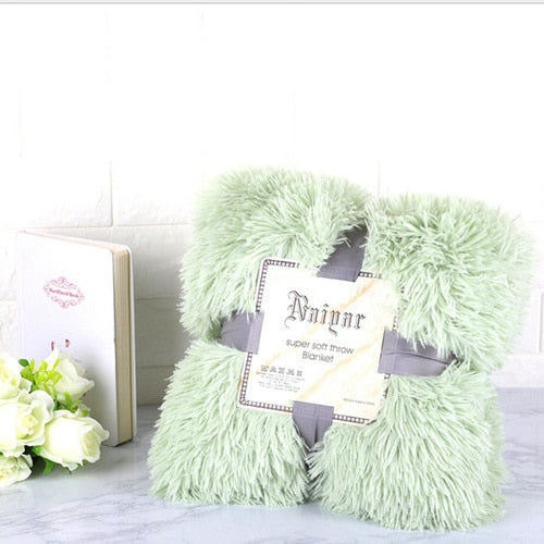 Lisslune | Therapeutic Soft Green Plush Velvet Fleece Throw Blanket - Toddler Bed to King Size