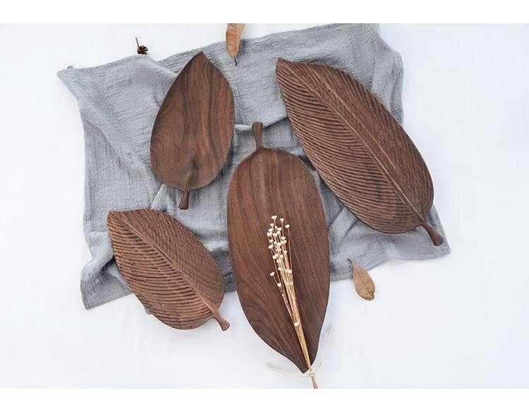 Lisslune | Walnut Snack Tray Leaf Plates