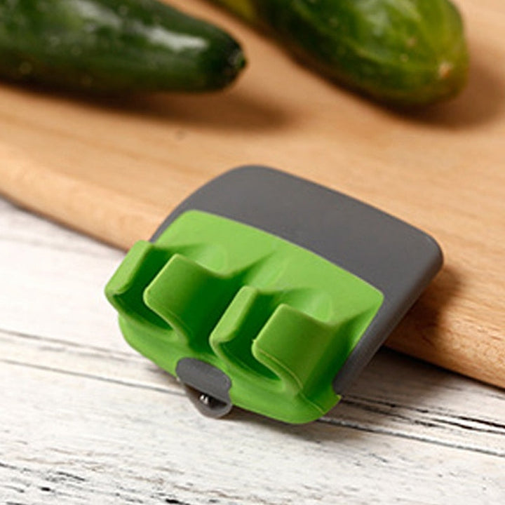 Lisslune | Protective Vegetable Peeler – FingerGuard