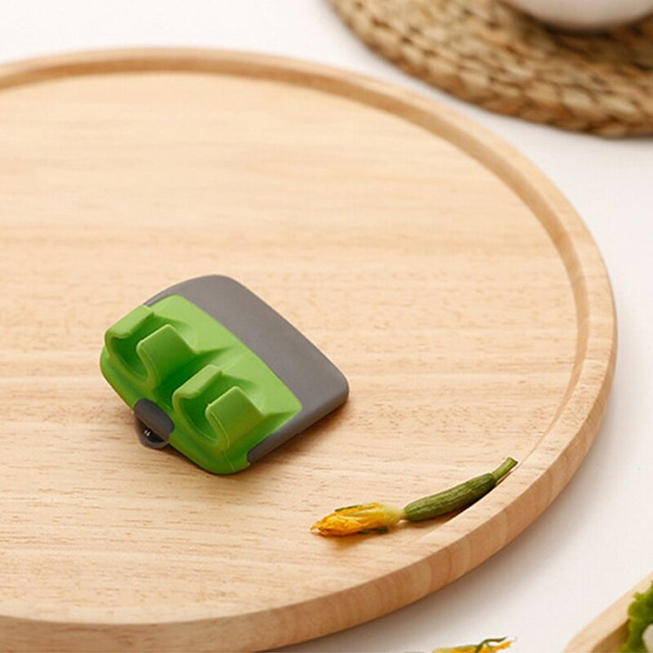 Lisslune | Protective Vegetable Peeler – FingerGuard