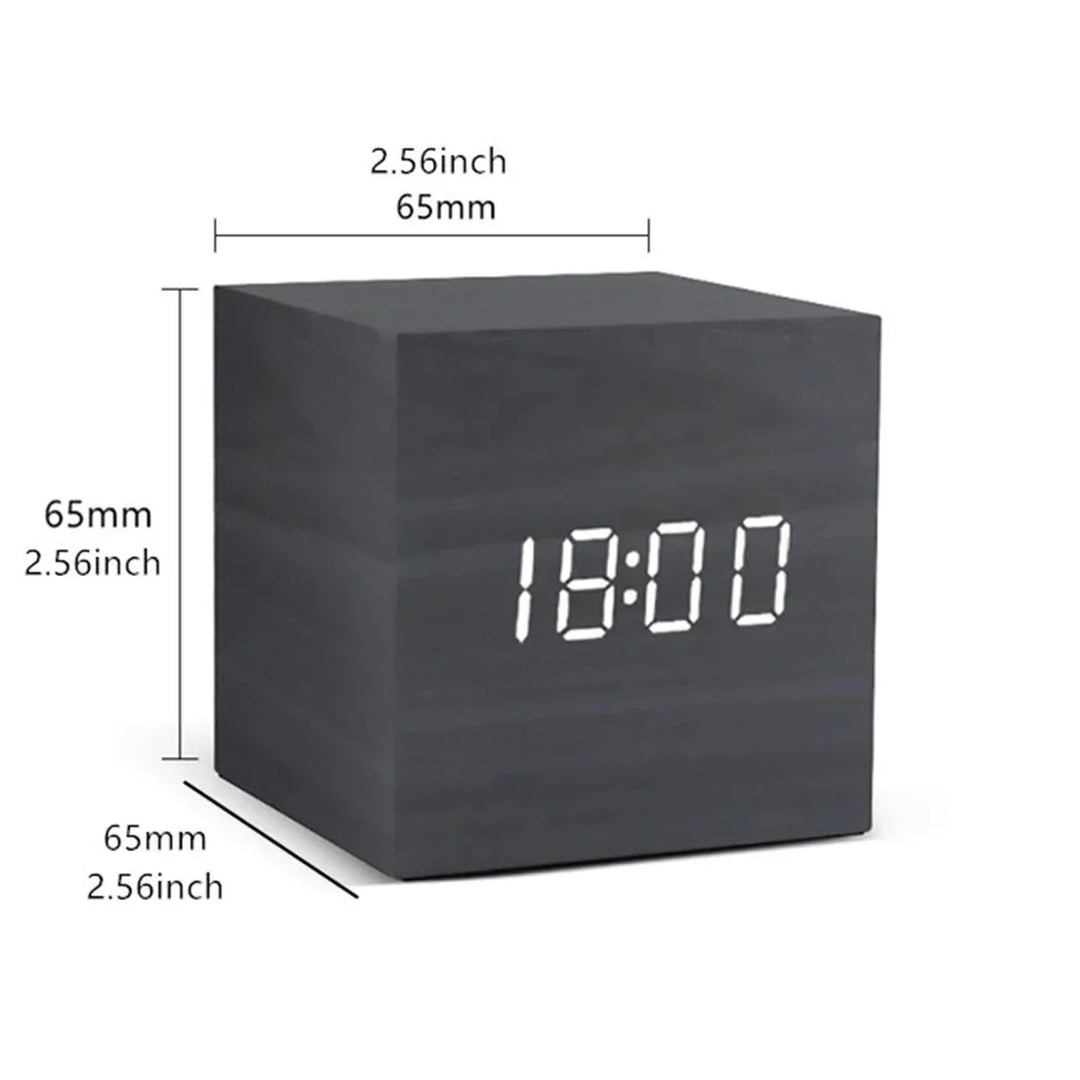 Lisslune | Digital LED Clock in Retro Style