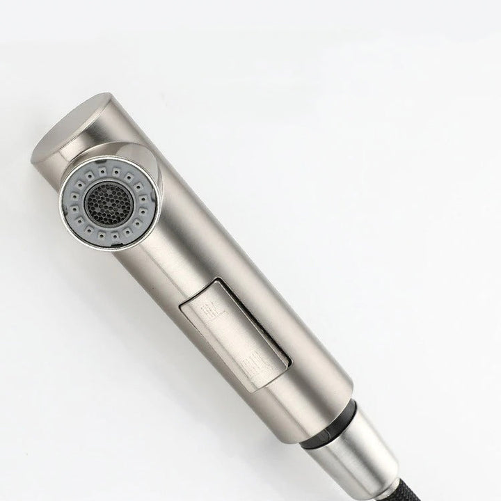 Lisslune | Kitchen with retractable stainless steel spray head