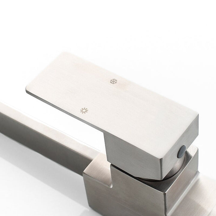 Lisslune | geometric kitchen steel