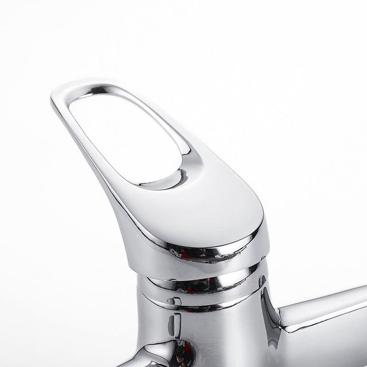 Lisslune | Wall kitchen with chrome spout