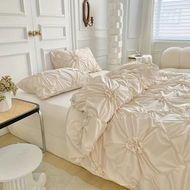 Lisslune | RuffledWeave Duvet Set – Elegant ruffled flower duvet cover set made of microfiber