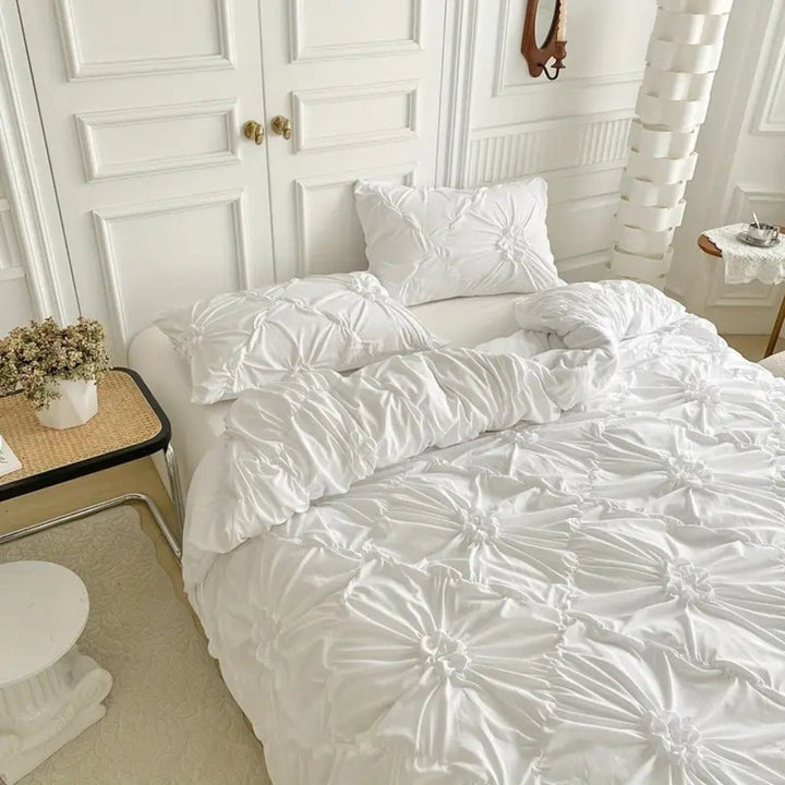 Lisslune | RuffledWeave Duvet Set – Elegant ruffled flower duvet cover set made of microfiber
