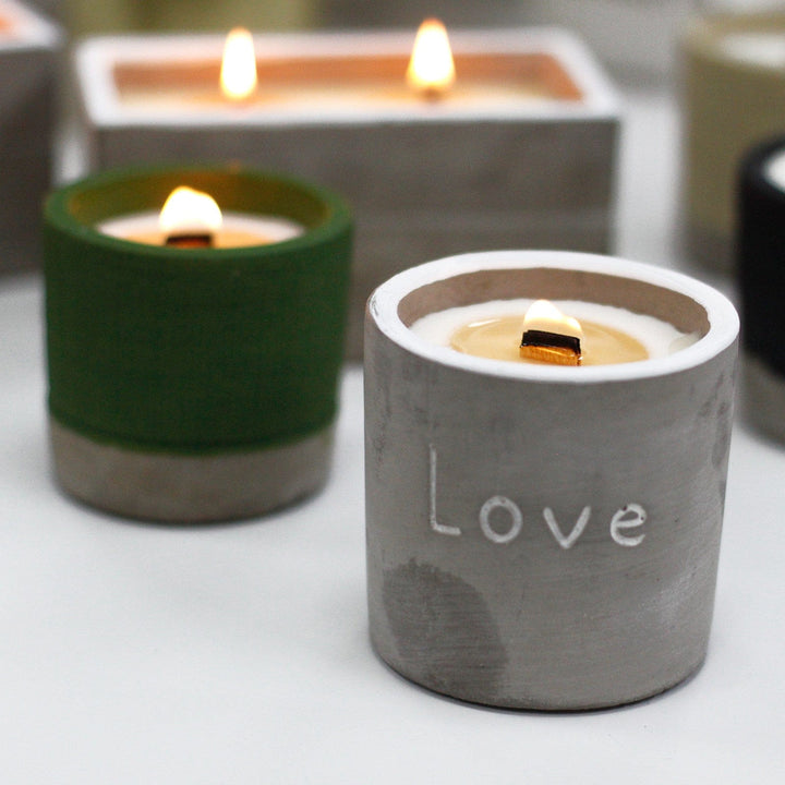 Lisslune | Medium soy wax candles in concrete pots