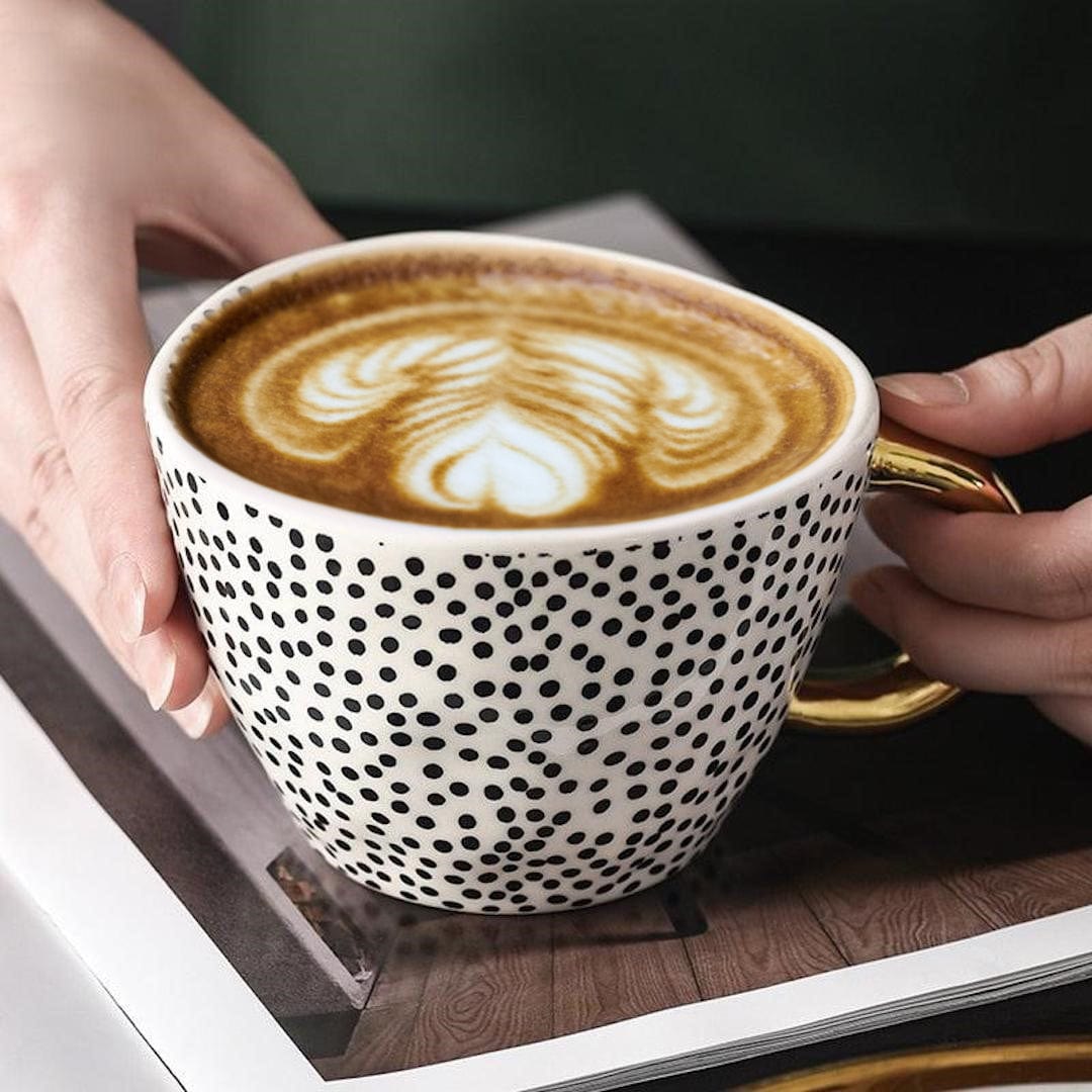 Lisslune | Large hand-painted coffee/mugs - golden handles - 330 ml