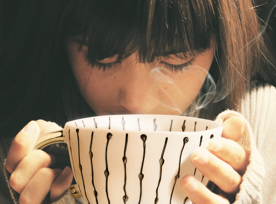 Lisslune | Large hand-painted coffee/mugs - golden handles - 330 ml