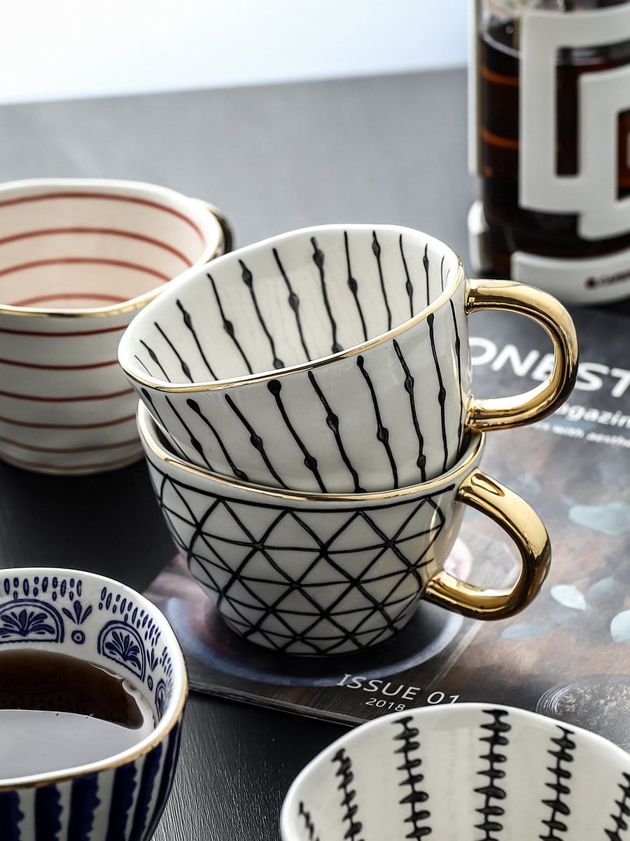 Lisslune | Large hand-painted coffee/mugs - golden handles - 330 ml