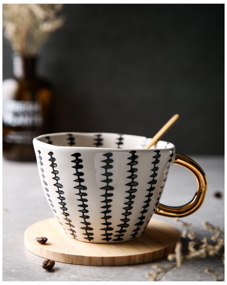 Lisslune | Large hand-painted coffee/mugs - golden handles - 330 ml