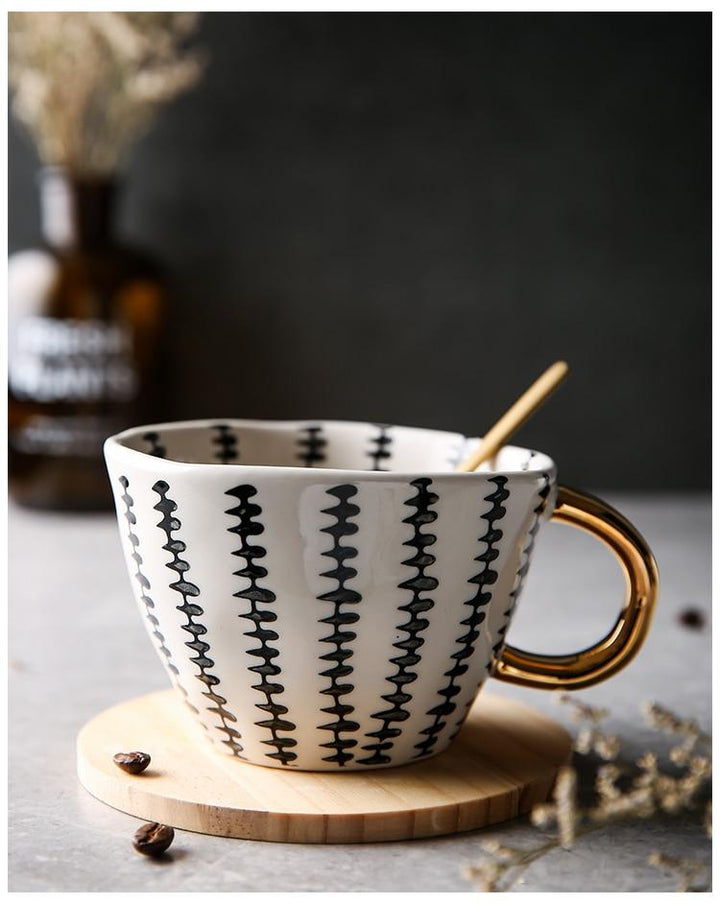 Lisslune | Large hand-painted coffee/mugs - golden handles - 330 ml