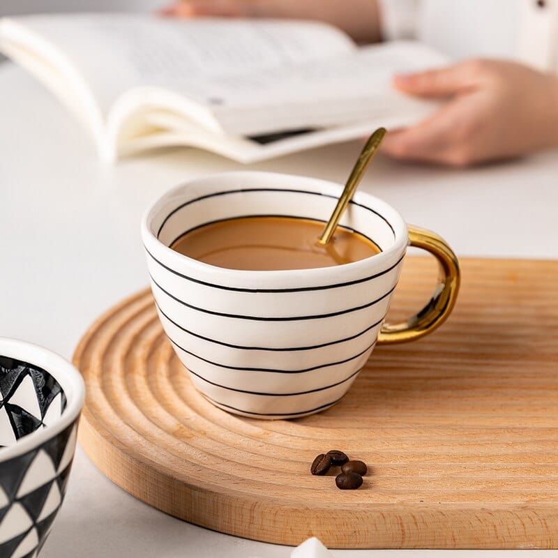 Lisslune | Large hand-painted coffee/mugs - golden handles - 330 ml