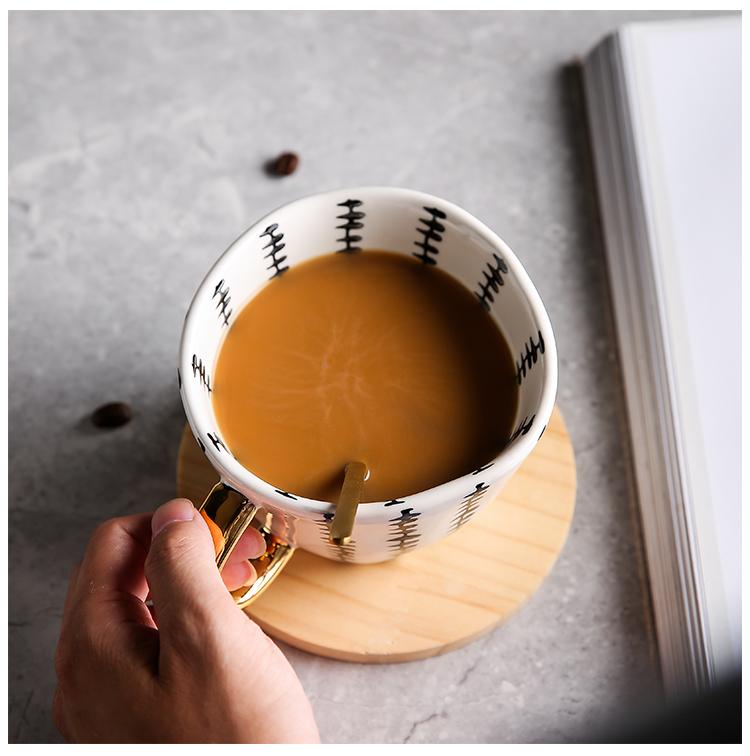 Lisslune | Large hand-painted coffee/mugs - golden handles - 330 ml