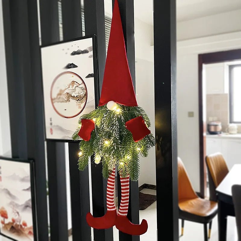 Lisslune | Santa Gnome with Christmas Wreath and Sparkling LED Lights – Perfect for Front Door, Wall, or Window Festive Magic