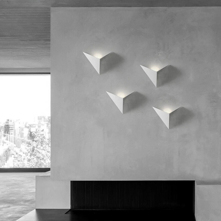 Lisslune | LumiTri - Minimalistic triangular wall lamp