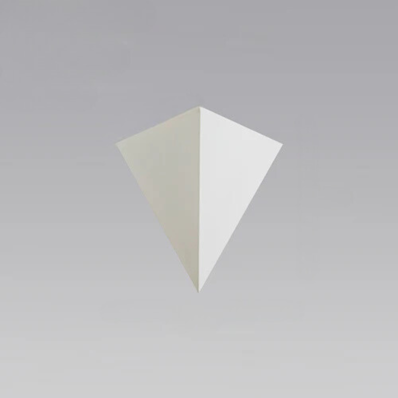 Lisslune | LumiTri - Minimalistic triangular wall lamp