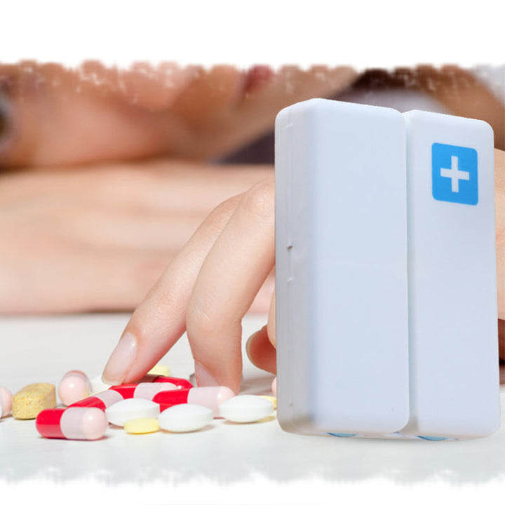 Lisslune | 7 Compartments Portable Pill Case