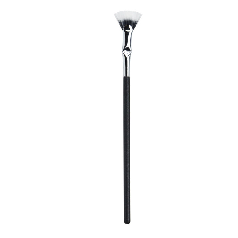 Lisslune | Angled mascara brush with wave cut