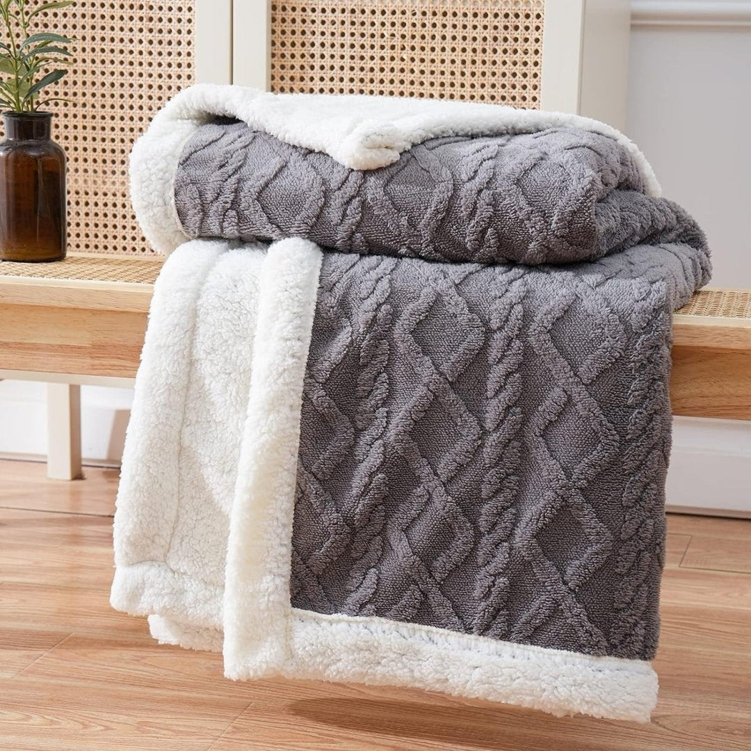 Lisslune | SHERPLY – Reversible Sherpa Fleece Blanket for Year-Round Comfort