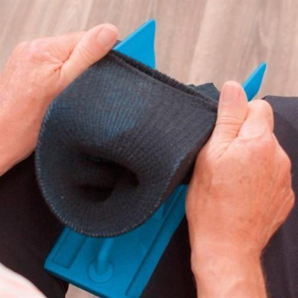 Lisslune | EasySock - Now put on compression stockings & socks easily