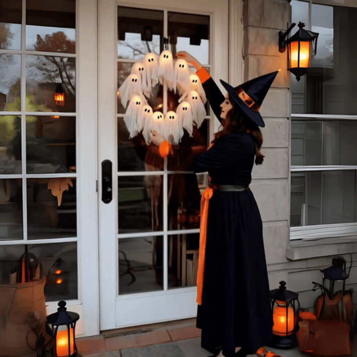 Lisslune | SPOOKGLOW – LED Ghost Wreath with 12 Illuminated Spirits