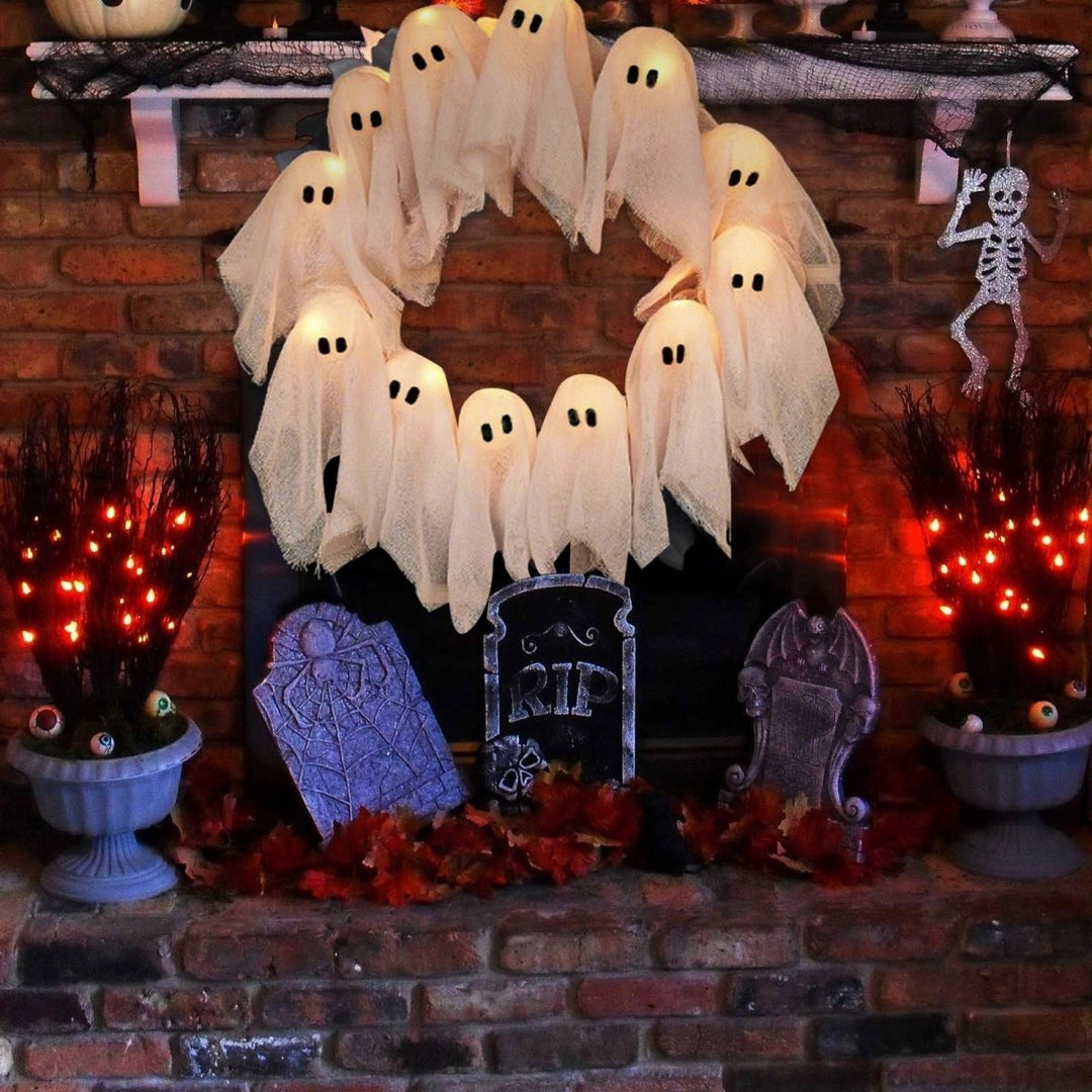 Lisslune | SPOOKGLOW – LED Ghost Wreath with 12 Illuminated Spirits
