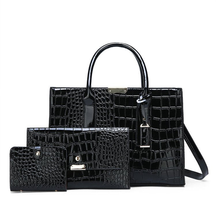 Lisslune | Bag with crocodile embossing.