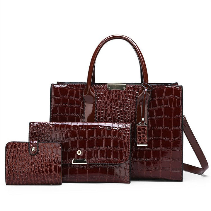 Lisslune | Bag with crocodile embossing.