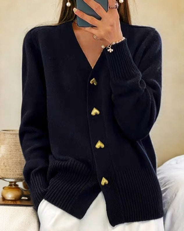Lisslune | Elegant cardigan with heart buttons