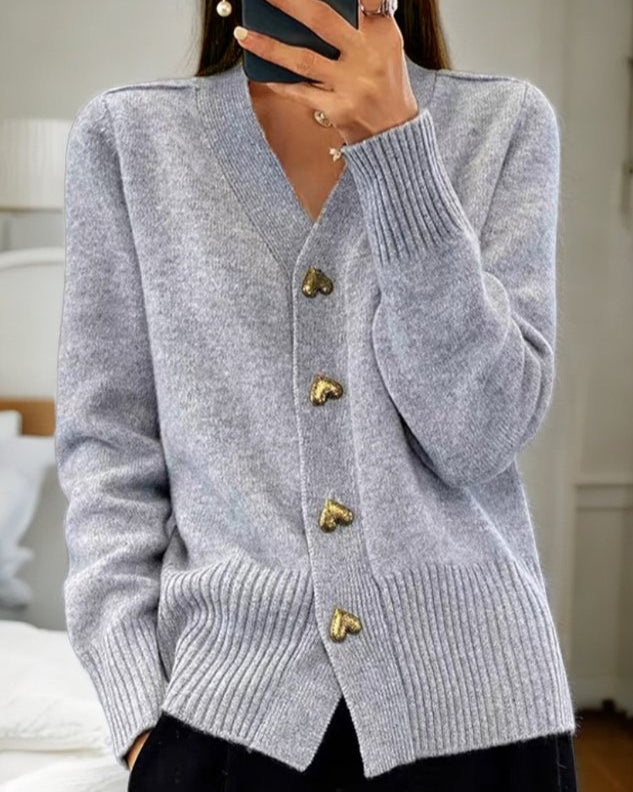 Lisslune | Elegant cardigan with heart buttons