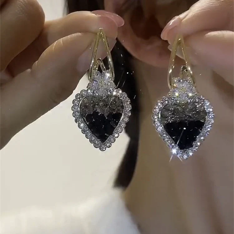 Lisslune | Earrings with heart in green crystals