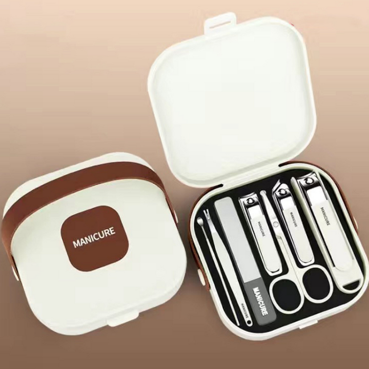 Lisslune | Portable 7-piece manicure set with nail clippers