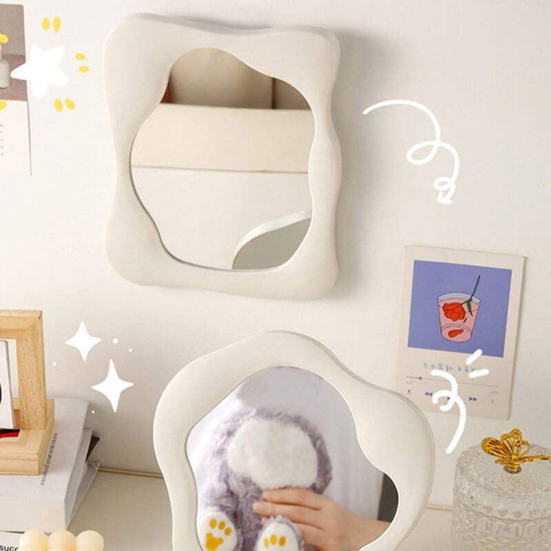 Lisslune | Squiggly Makeup Mirror