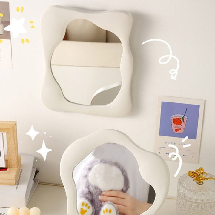 Lisslune | Squiggly Makeup Mirror