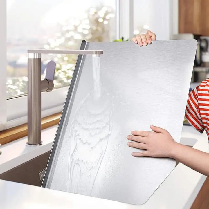 Lisslune | STEELCUT PRO – Stainless Steel Cutting Board with Anti-Slip Base & Integrated Lip