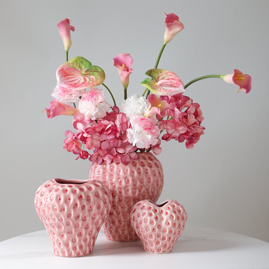 Lisslune | Strawberry-structured ceramic vase