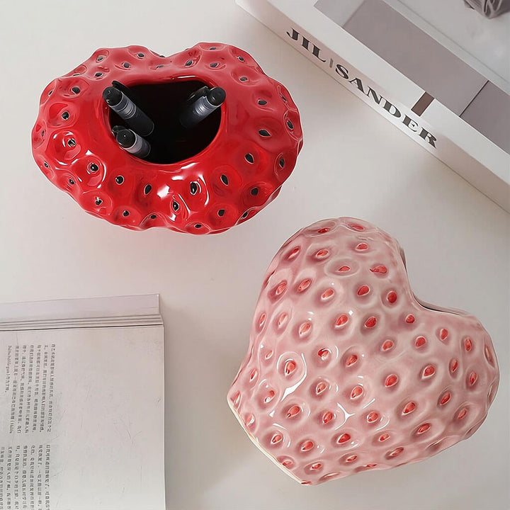 Lisslune | Strawberry-structured ceramic vase