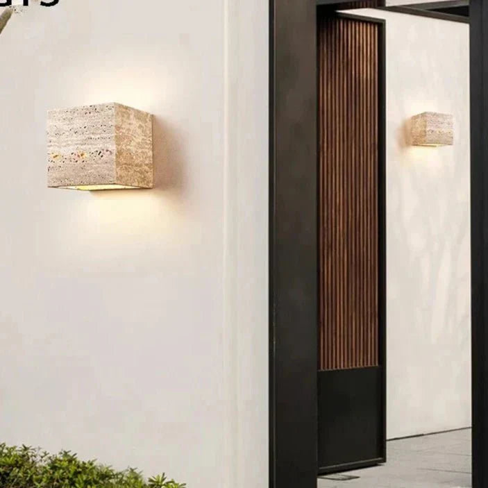 Lisslune | Wall lamp made of travertine for a warm and elegant atmosphere