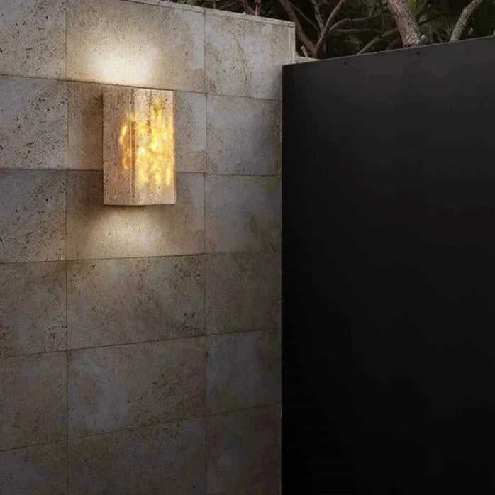 Lisslune | Wall lamp made of travertine for a warm and elegant atmosphere