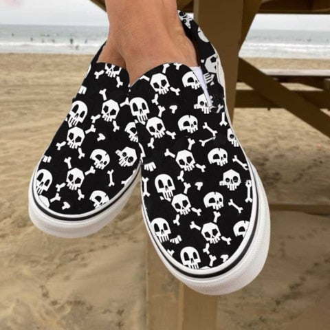 Lisslune | Casual slip-ons made of canvas with skull