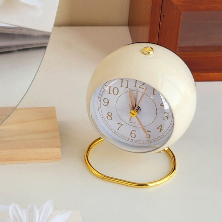 Lisslune | Vintage round Analog Watch