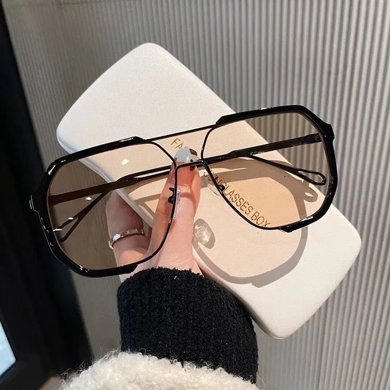 Lisslune | VOGUEVIEW SHADES – Oversized Square Sunglasses with UV400 & Photochromic Lenses