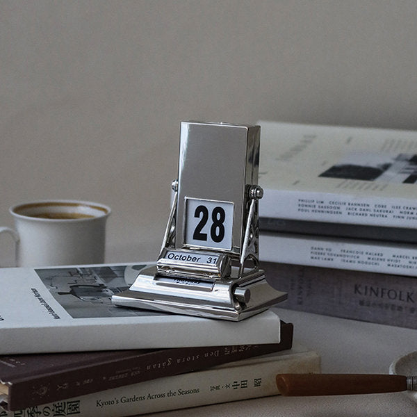 Lisslune | Mechanical Design Rotating Calendar