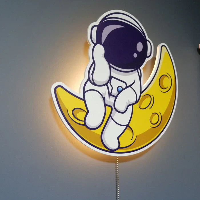 Lisslune | AstroLight - Astronaut Wall Light with a Magical Touch